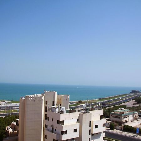 Plaza Athenee Hotel Kuwait City Exteriör bild