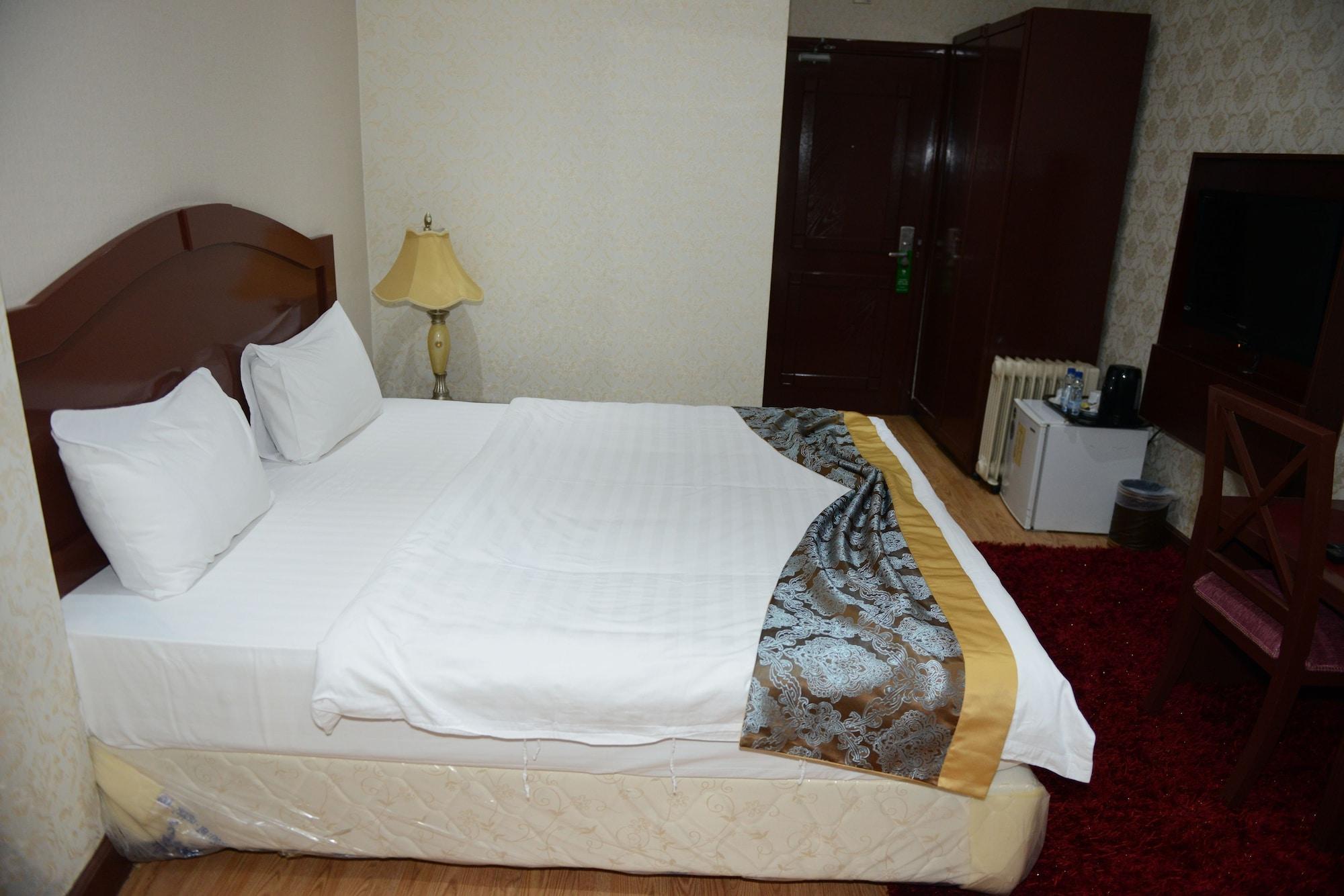Plaza Athenee Hotel Kuwait City Exteriör bild
