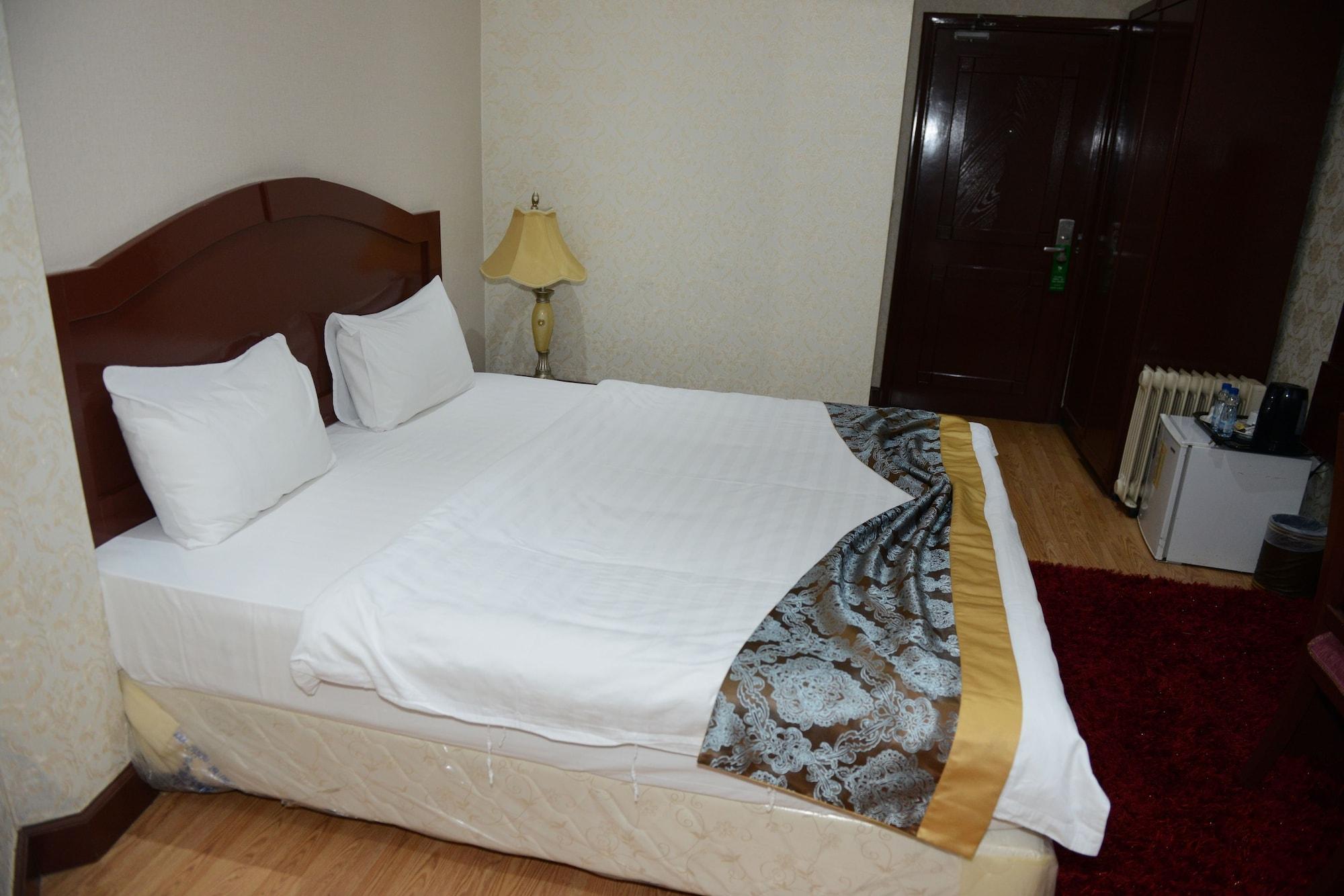 Plaza Athenee Hotel Kuwait City Exteriör bild