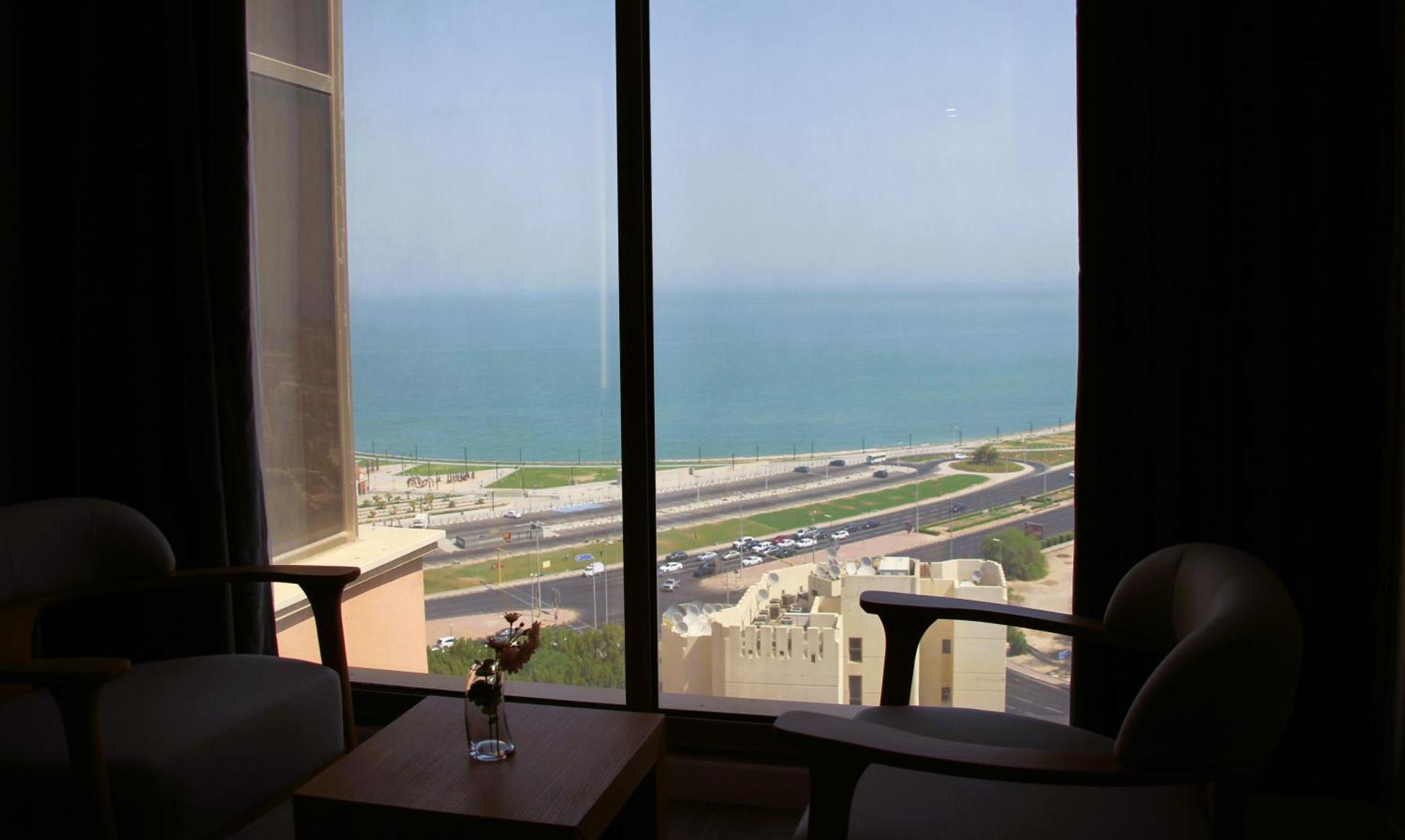 Plaza Athenee Hotel Kuwait City Exteriör bild