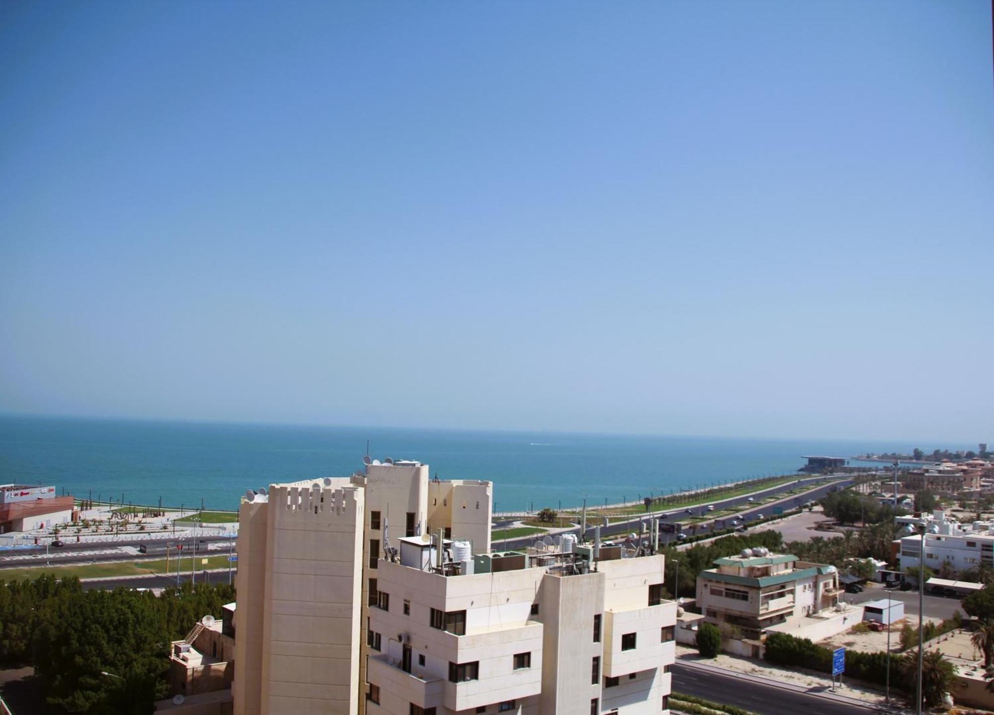 Plaza Athenee Hotel Kuwait City Exteriör bild