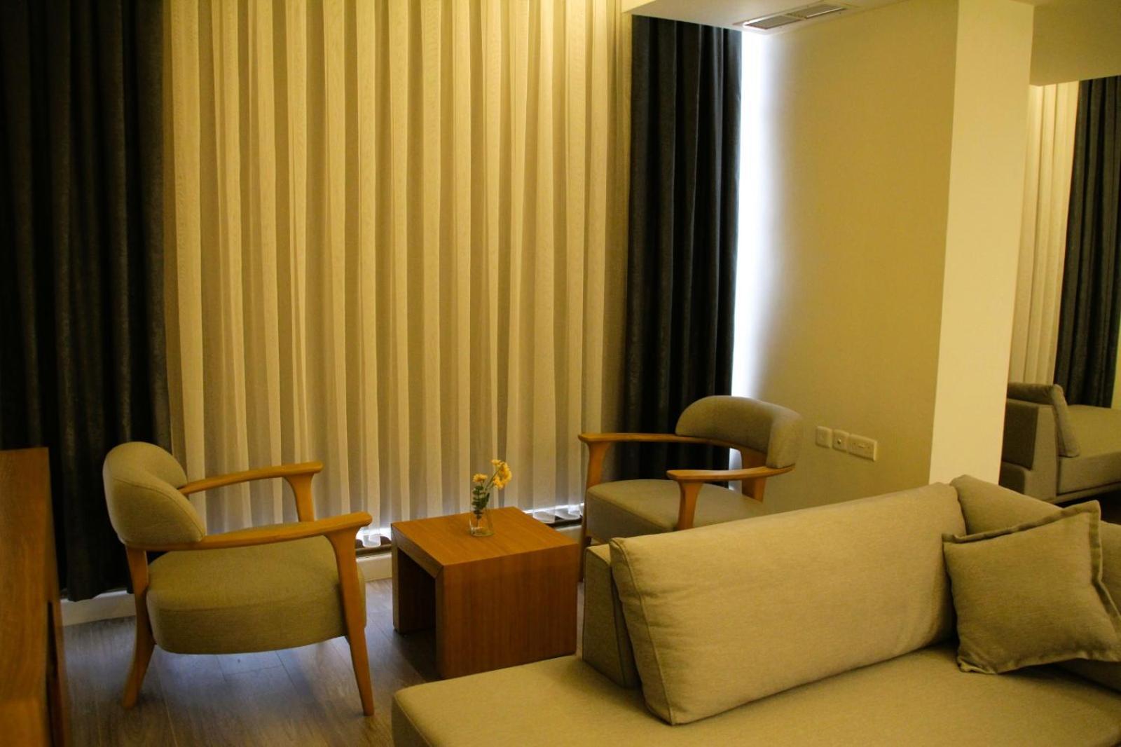 Plaza Athenee Hotel Kuwait City Exteriör bild