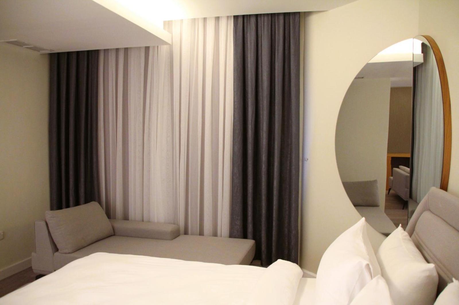 Plaza Athenee Hotel Kuwait City Exteriör bild