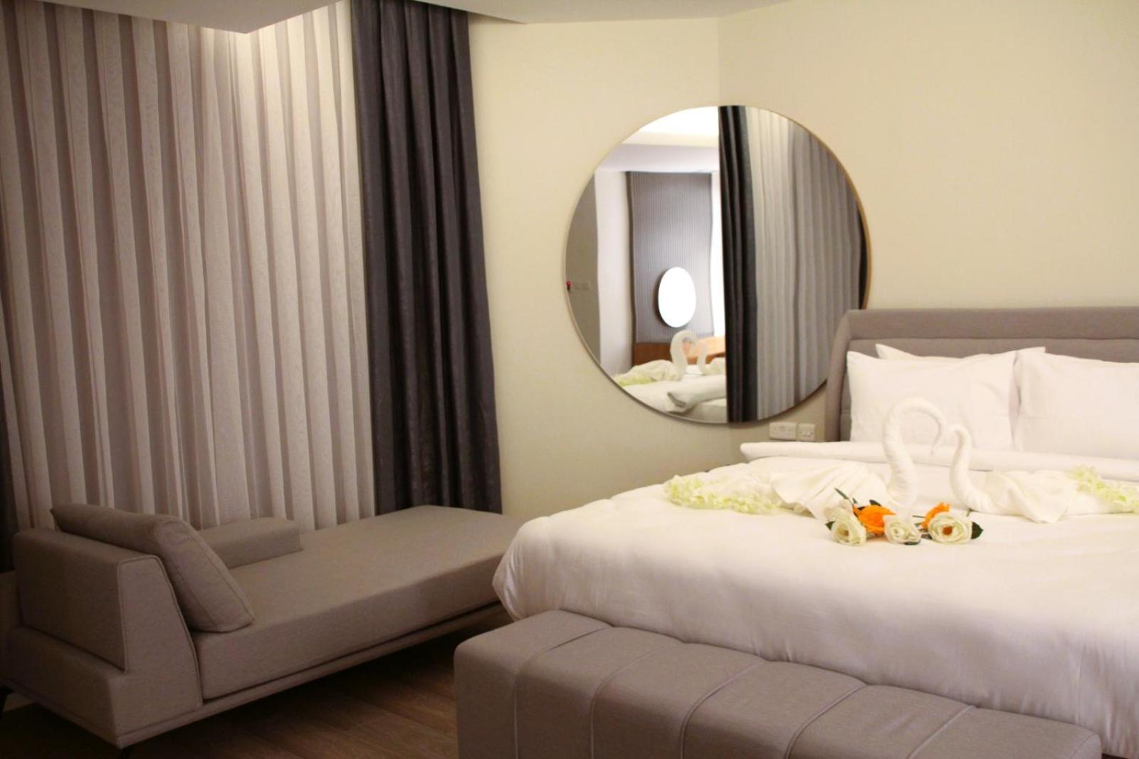 Plaza Athenee Hotel Kuwait City Exteriör bild