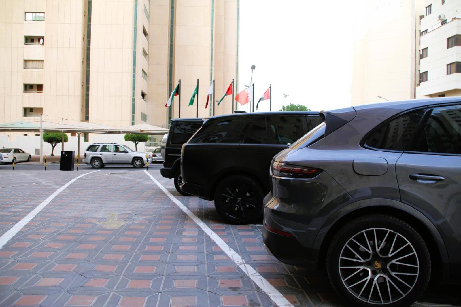 Plaza Athenee Hotel Kuwait City Exteriör bild