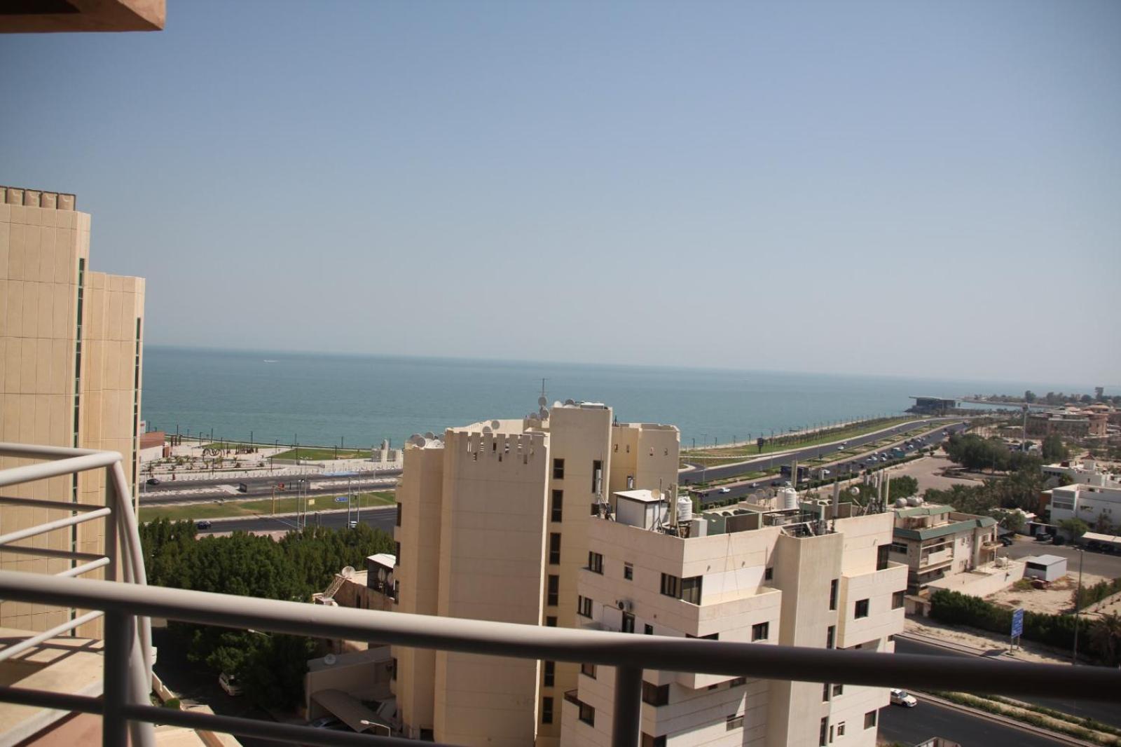 Plaza Athenee Hotel Kuwait City Exteriör bild