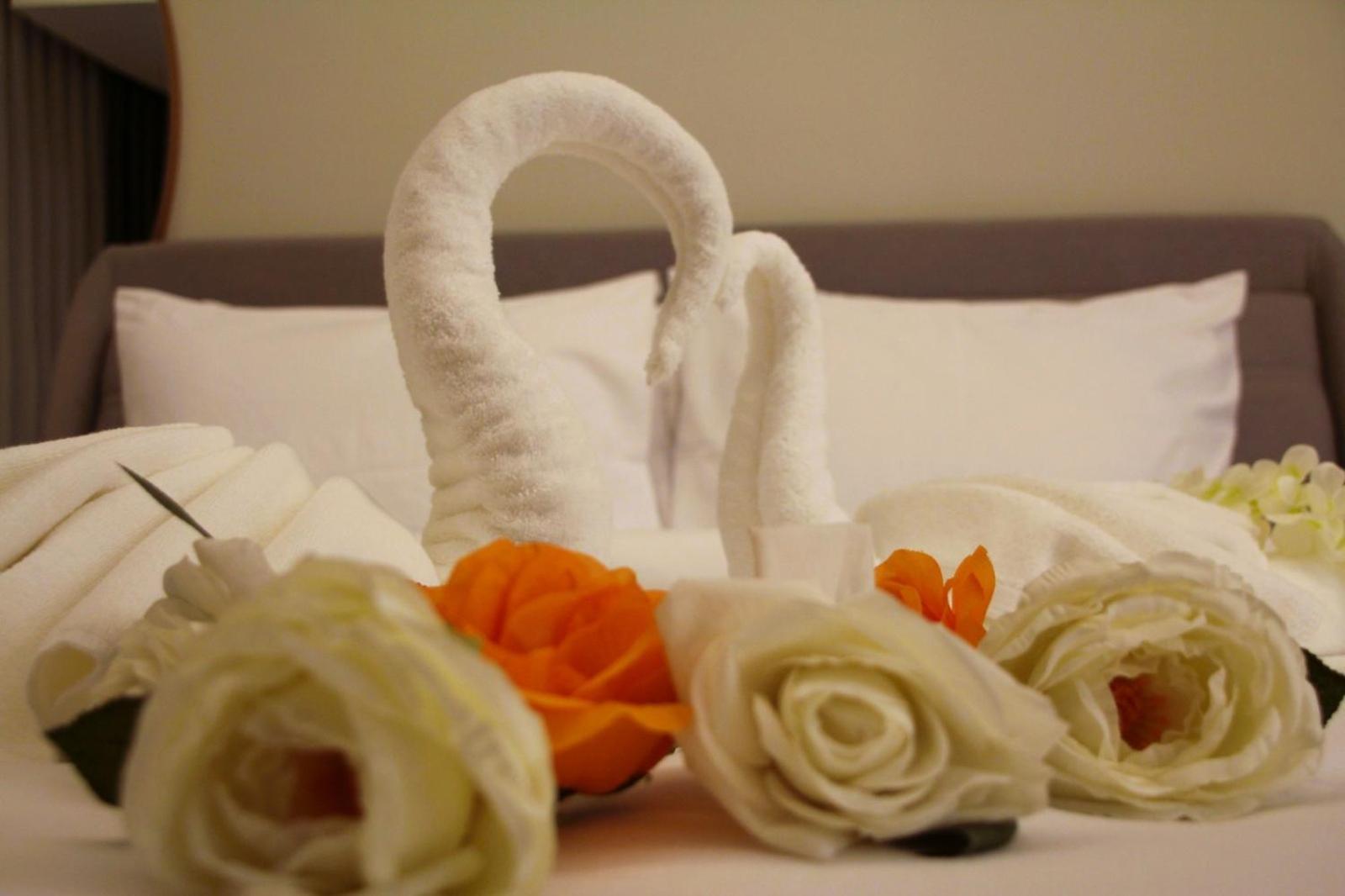 Plaza Athenee Hotel Kuwait City Exteriör bild