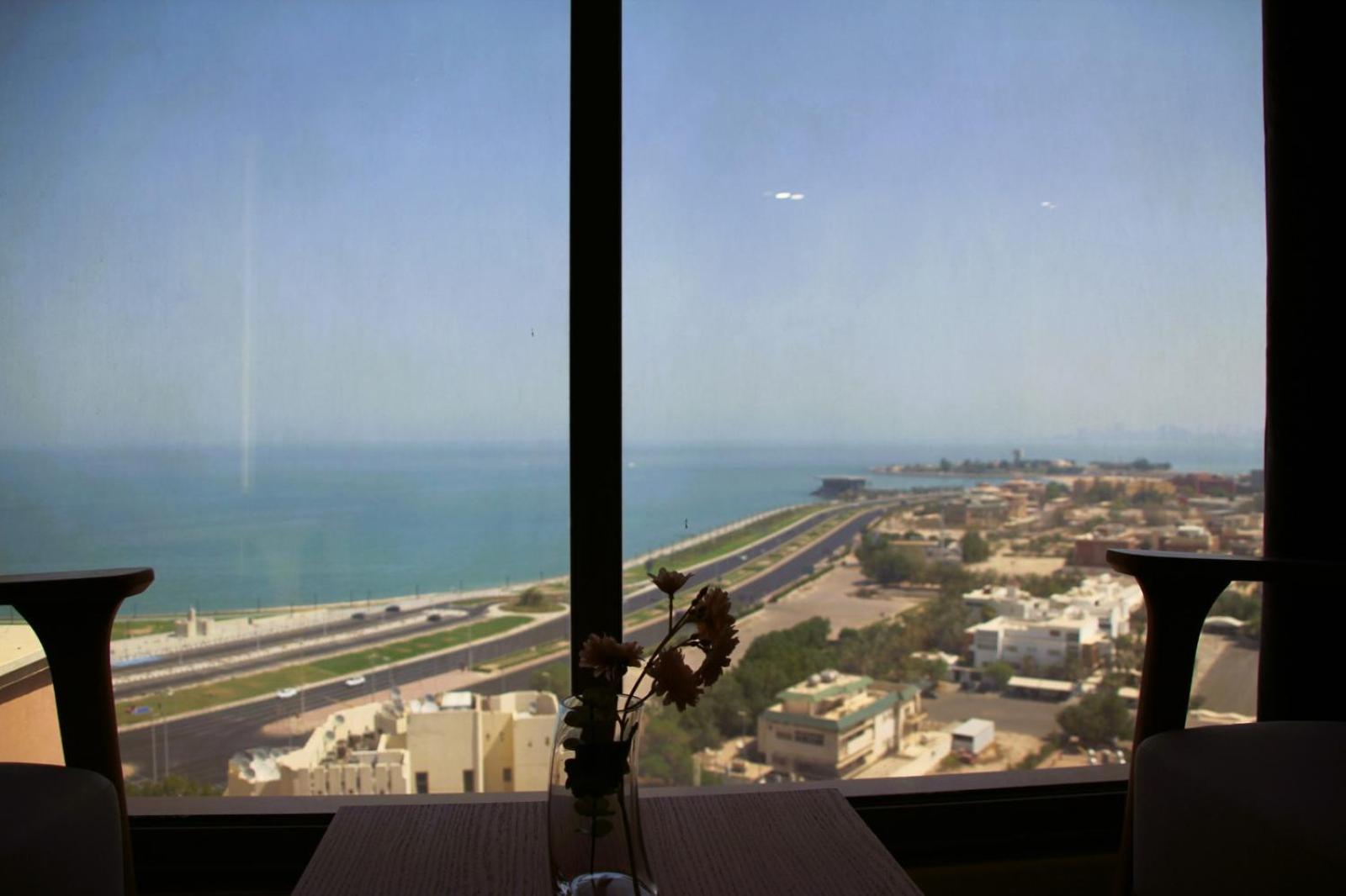 Plaza Athenee Hotel Kuwait City Exteriör bild