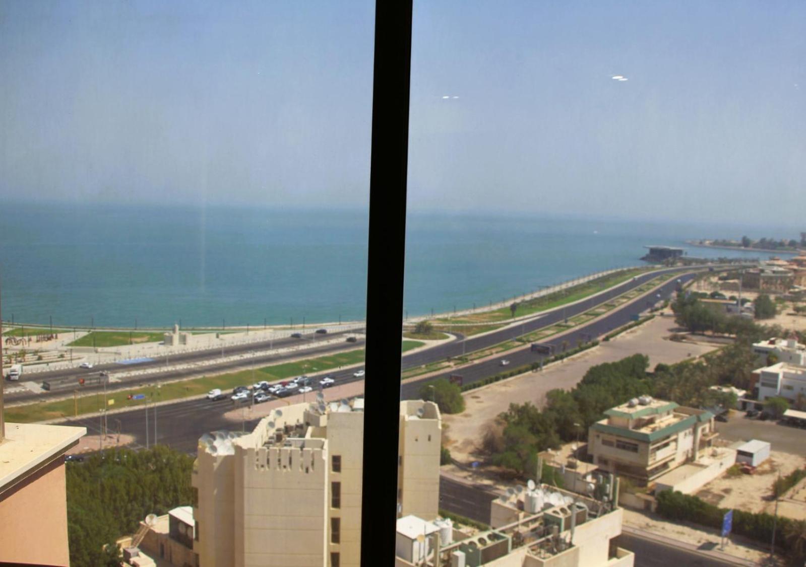 Plaza Athenee Hotel Kuwait City Exteriör bild