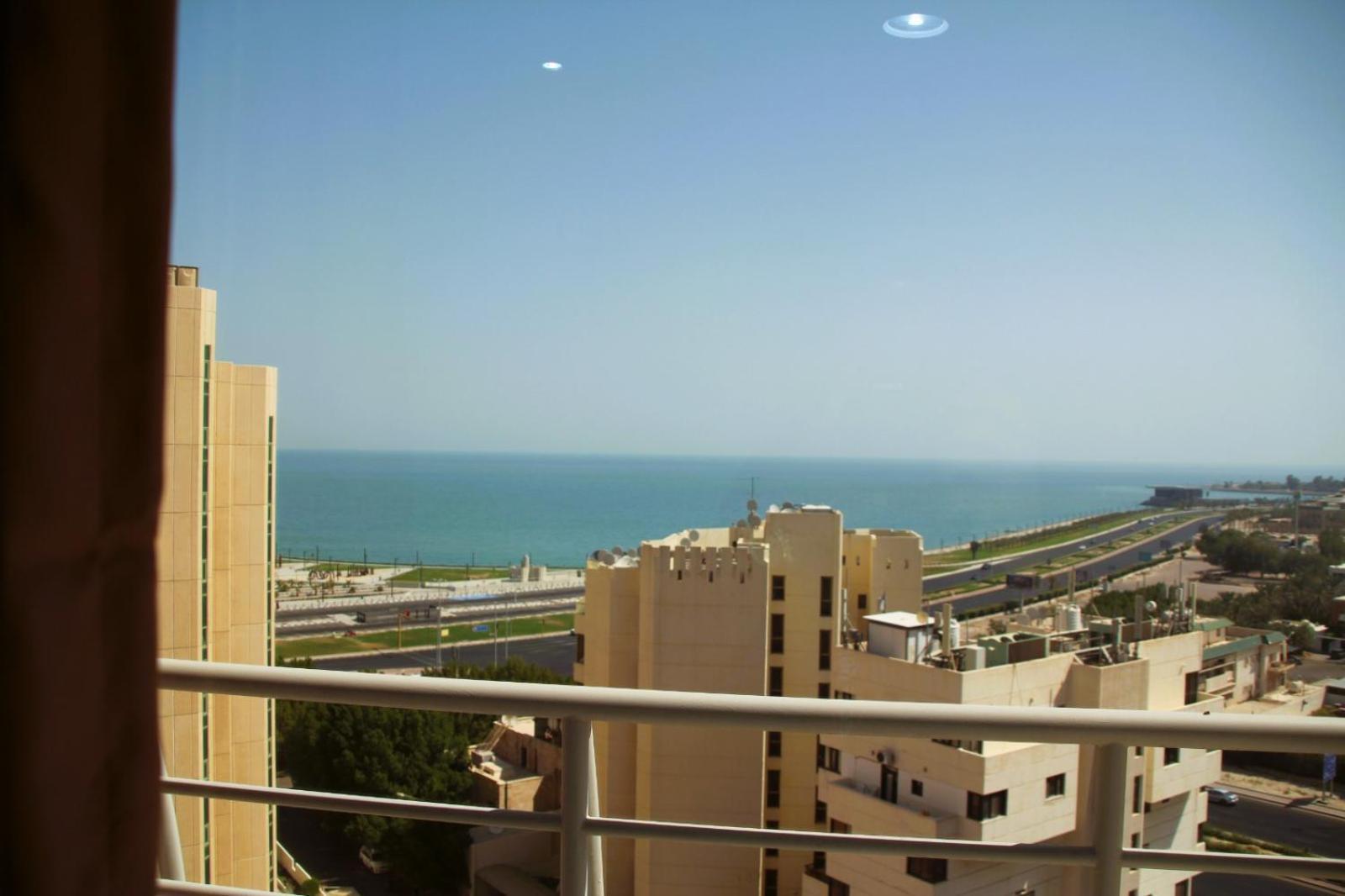 Plaza Athenee Hotel Kuwait City Exteriör bild