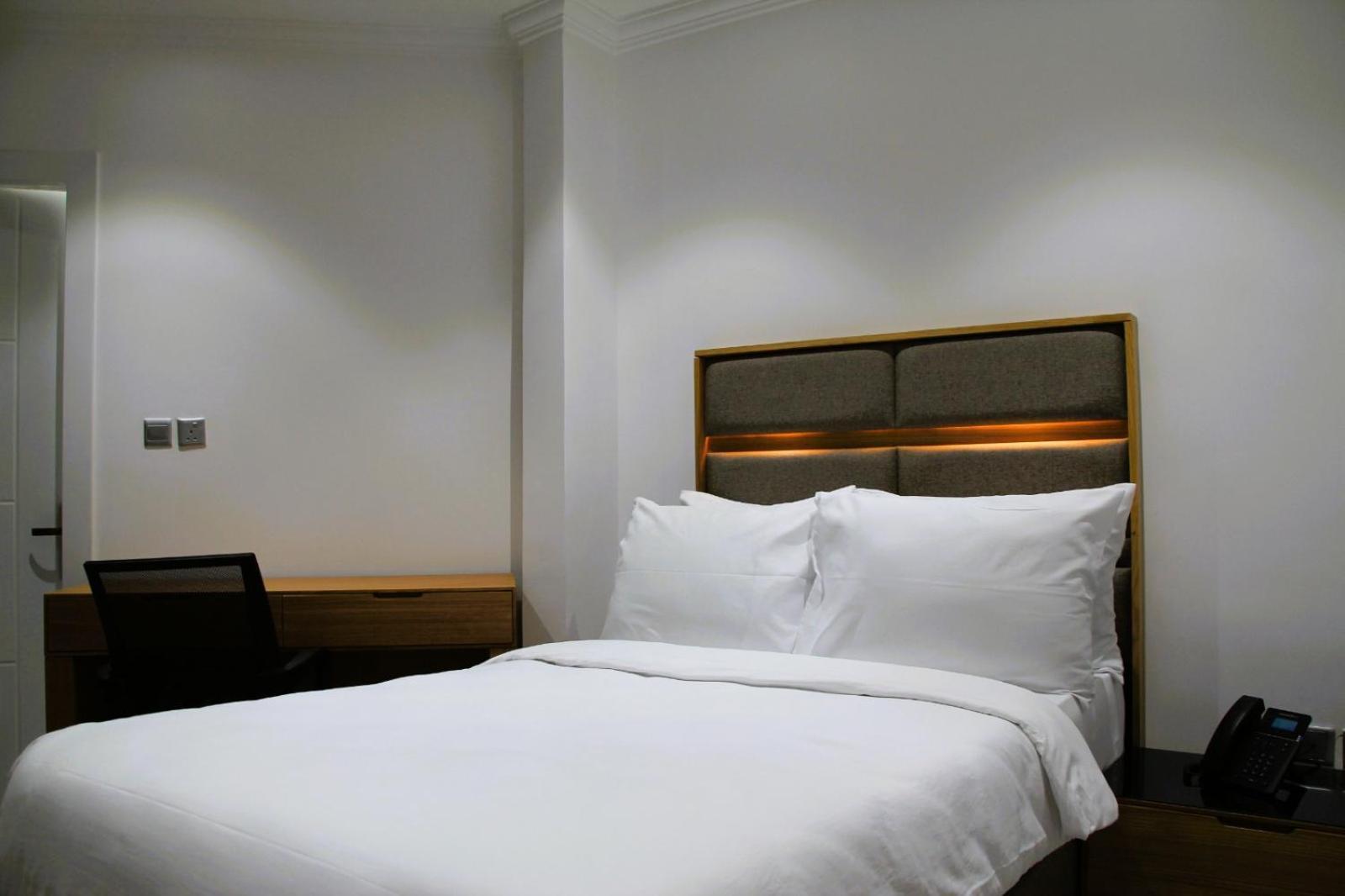Plaza Athenee Hotel Kuwait City Exteriör bild