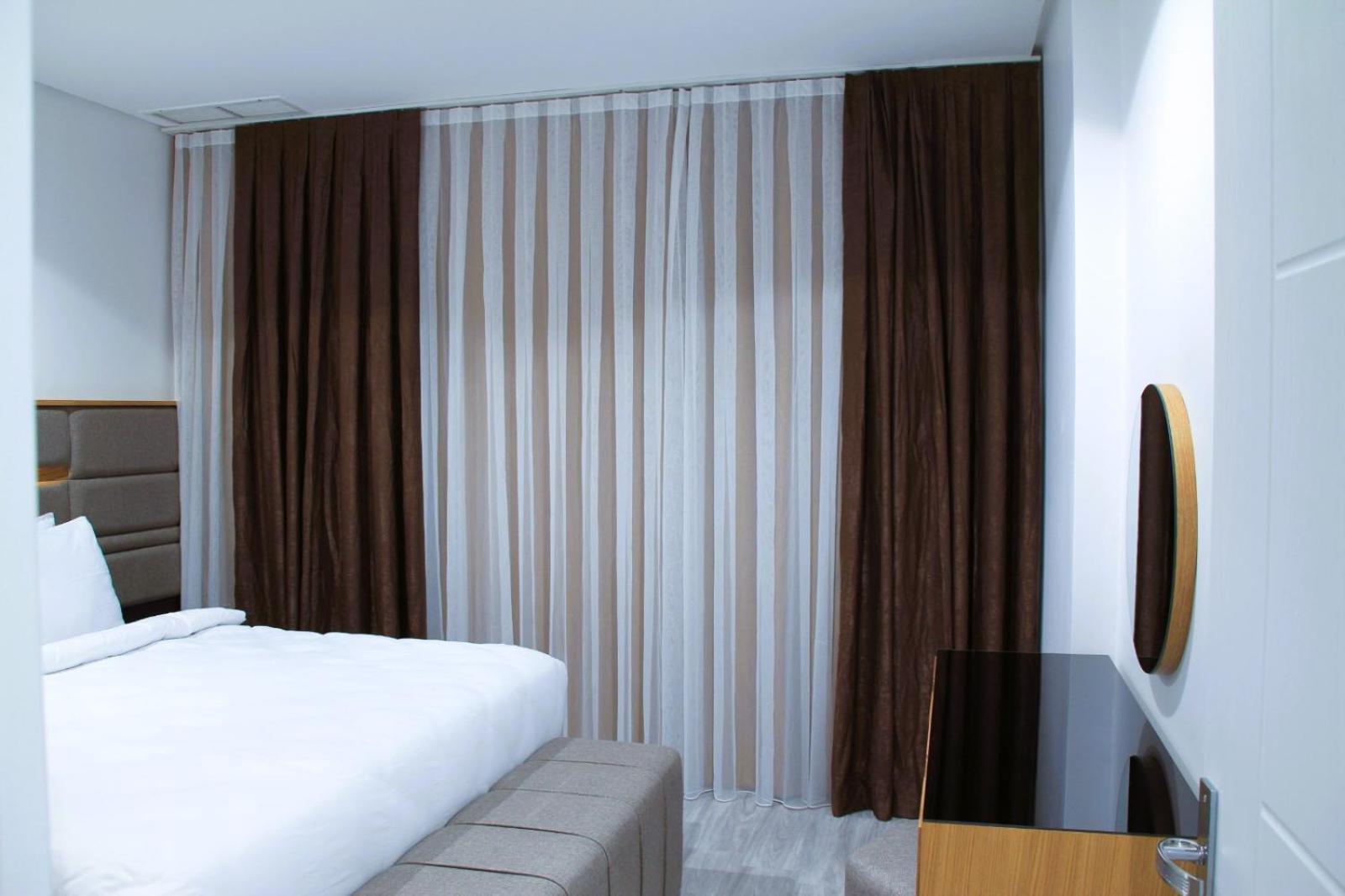 Plaza Athenee Hotel Kuwait City Exteriör bild