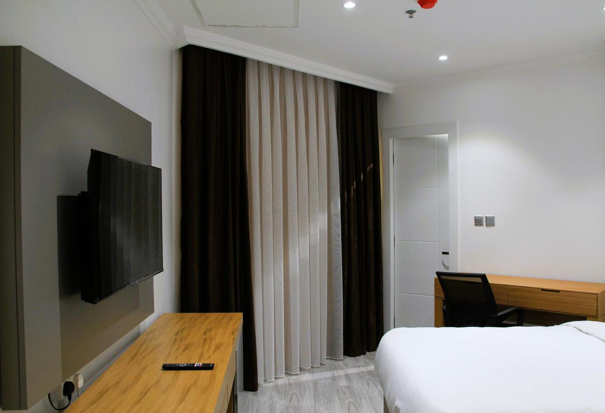 Plaza Athenee Hotel Kuwait City Exteriör bild